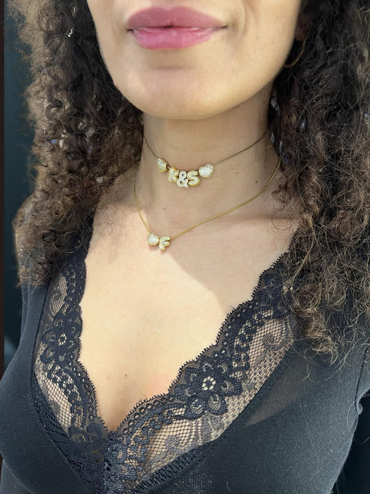 Collana Gold acciaio inossidabile con cuore e lettere in ottone radiato con strass